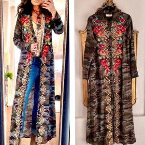 Camouflage, floor-length, duster with beautiful flowered detailing. 🌼🌸🌺